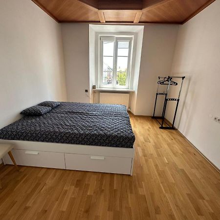 Central Plaza Great Apartment 4 Bedroom 3 Bathroom Bruckneudorf Exterior photo