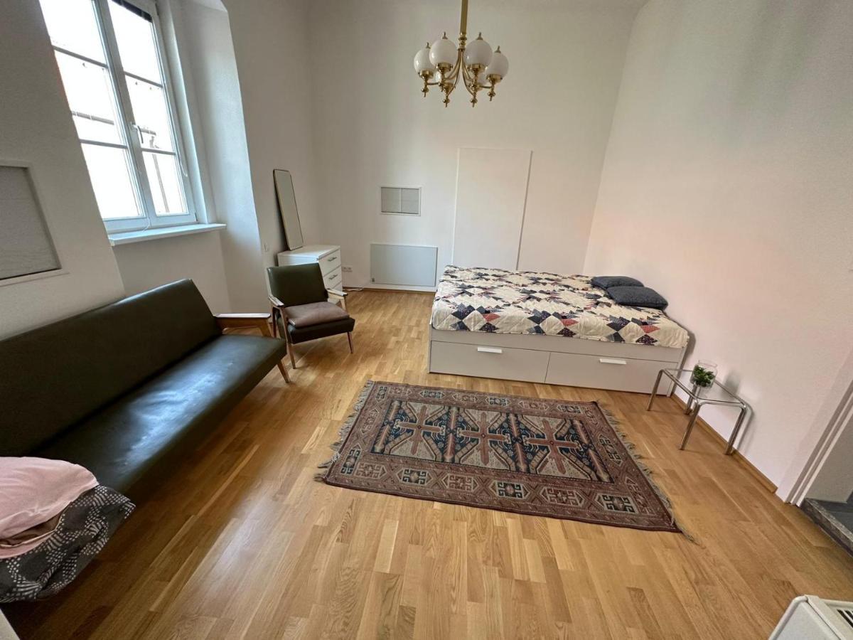 Central Plaza Great Apartment 4 Bedroom 3 Bathroom Bruckneudorf Exterior photo