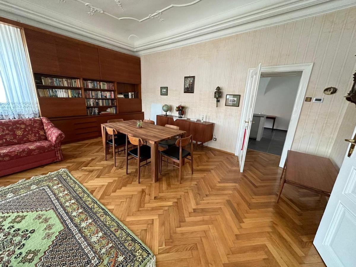 Central Plaza Great Apartment 4 Bedroom 3 Bathroom Bruckneudorf Exterior photo