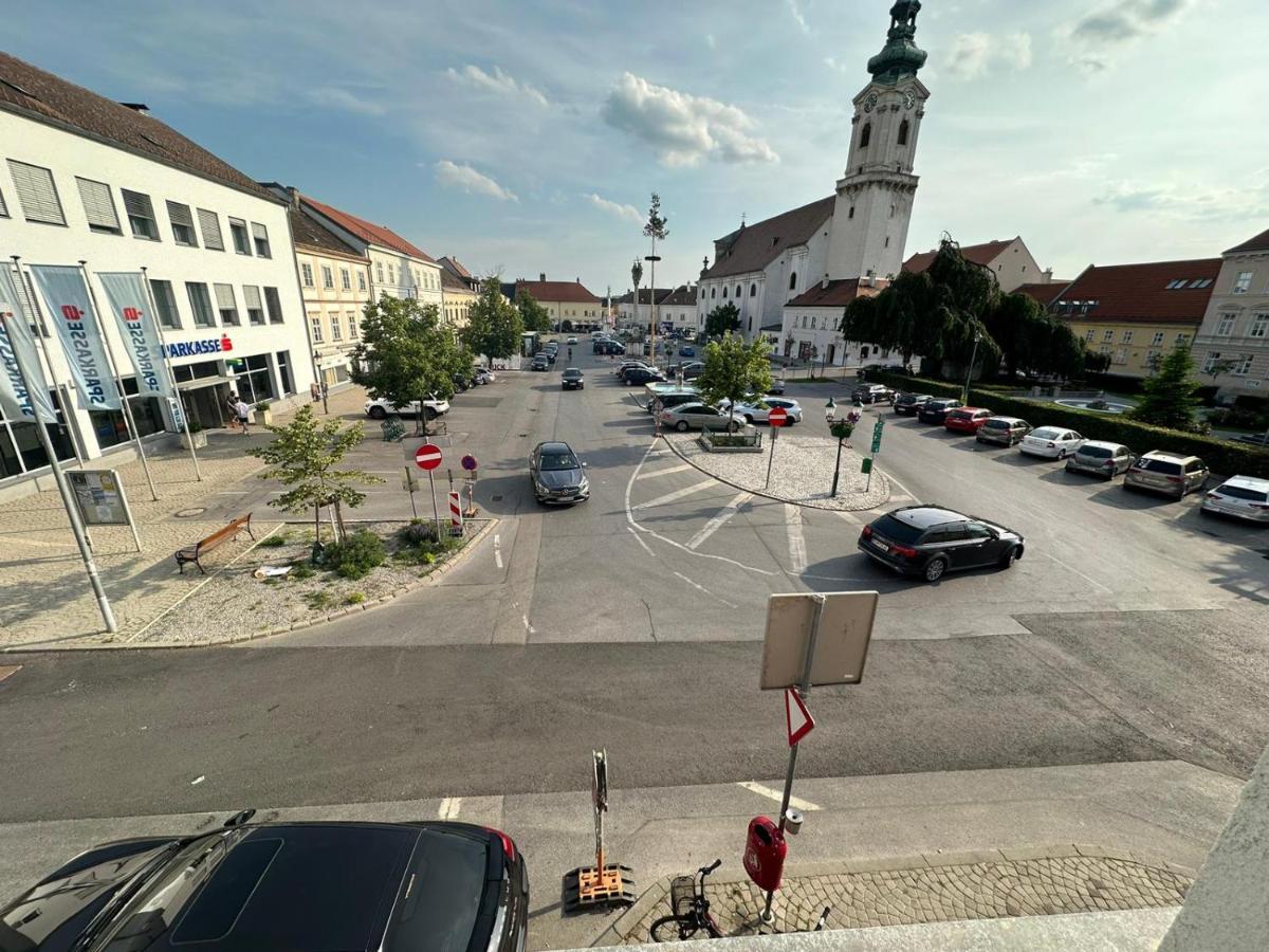 Central Plaza Great Apartment 4 Bedroom 3 Bathroom Bruckneudorf Exterior photo