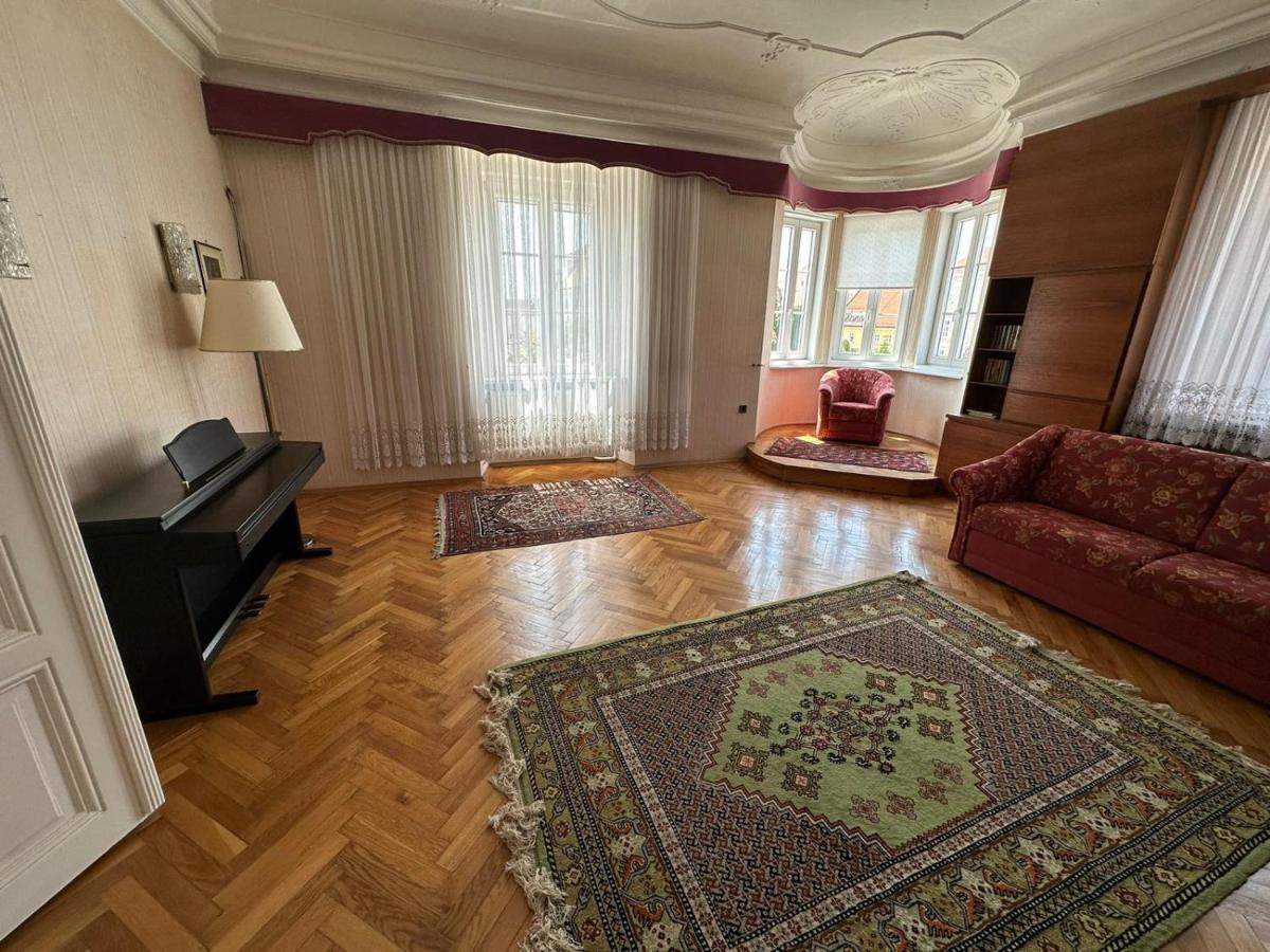 Central Plaza Great Apartment 4 Bedroom 3 Bathroom Bruckneudorf Exterior photo